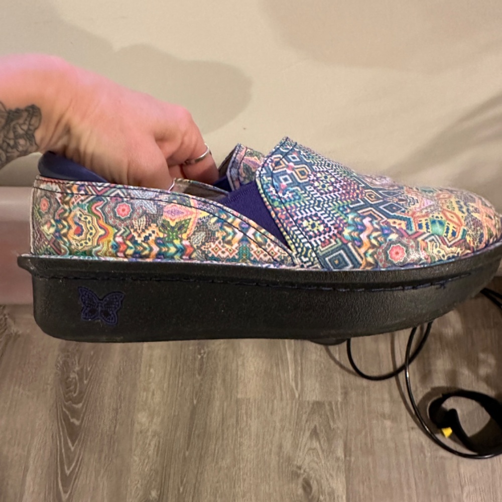 Nursing Clogs - Picture 2 of 2